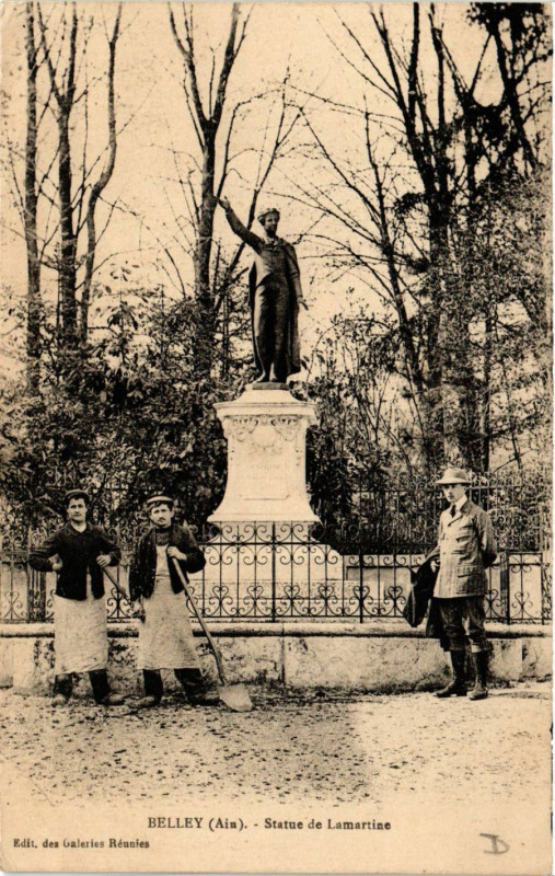 Carte postale ancienne Belley Statue de Lamartine à Belley