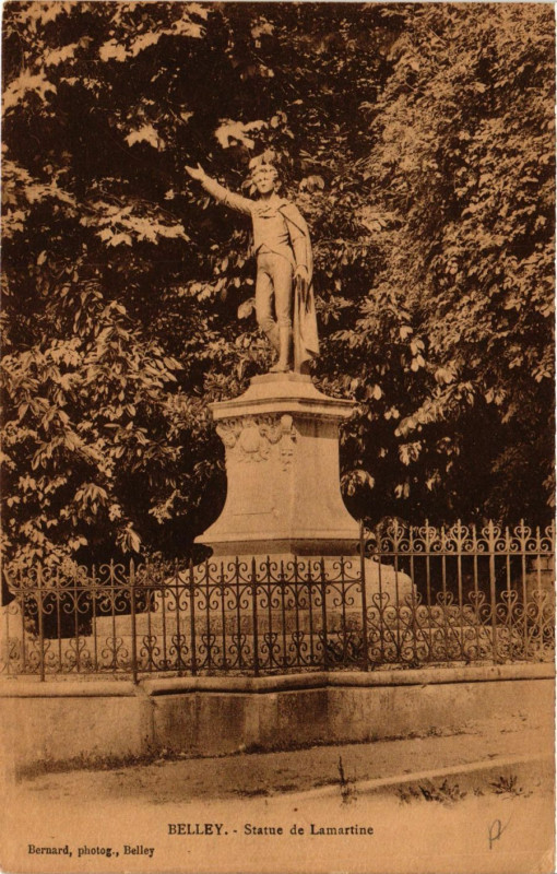 Carte postale ancienne Belley Statue de Lamartine à Belley