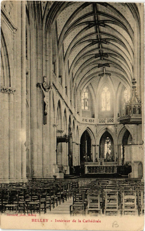 Carte postale ancienne Belley Interieur de la Cathedrale à Belley