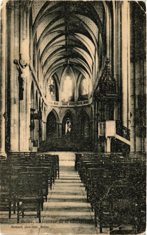 Carte postale ancienne Belley Interieur de la Cathedrale à Belley