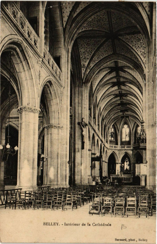 Carte postale ancienne Belley Interieur de la Cathedrale à Belley