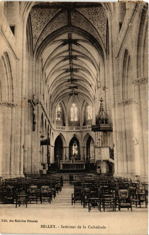 Carte postale ancienne Belley Interieur de la Cathedrale à Belley