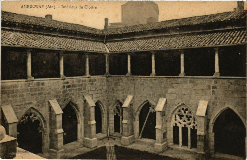 Carte postale ancienne Ambronay Interieur du Cloitre à Ambronay