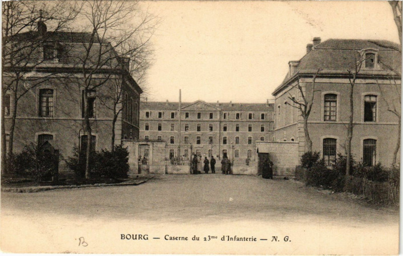 Carte postale ancienne Bourg Caserne du 23e d'Infanterie