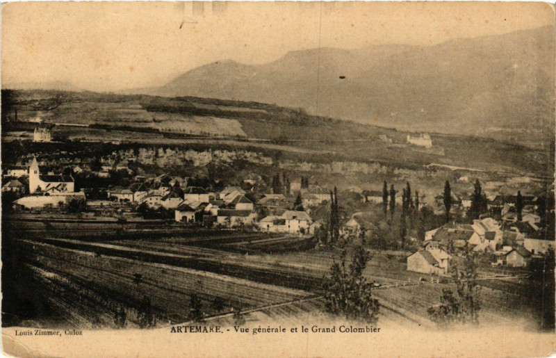 Carte postale ancienne Artemare Vue générale et le Grand Colombier à Artemare