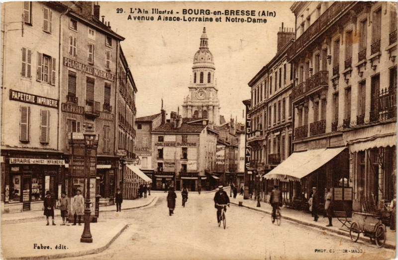 Carte postale ancienne Bourg-en-Bresse Avenue Alsace-Lorraine et Notre-Dame à Bourg-en-Bresse