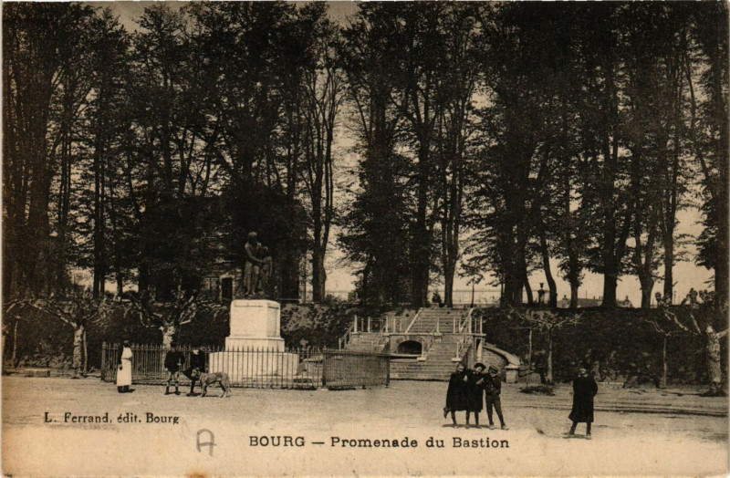 Carte postale ancienne Bourg Promenade du Bastion