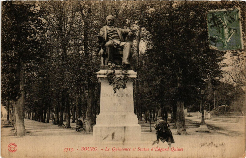 Carte postale ancienne Bourg Le Quinconce et Statue d'Edgar Quinet