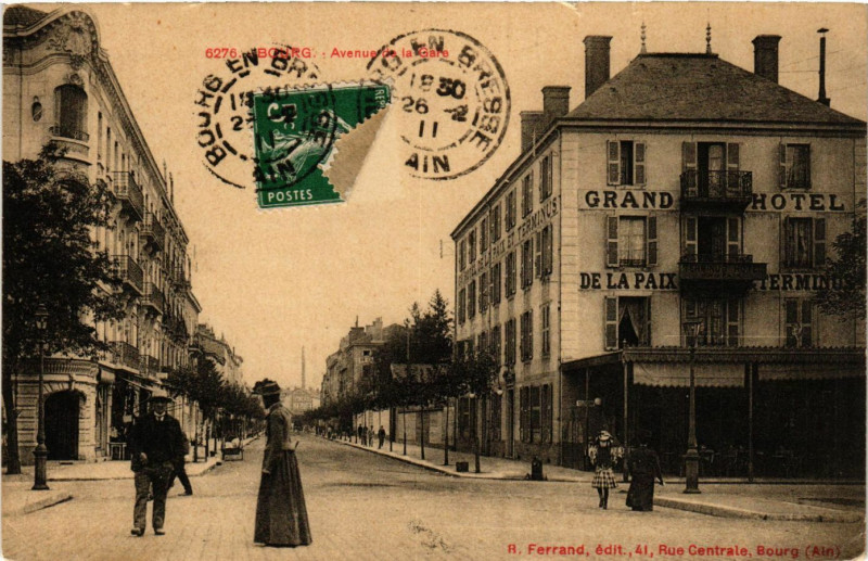 Carte postale ancienne Bourg Avenue de la Gare