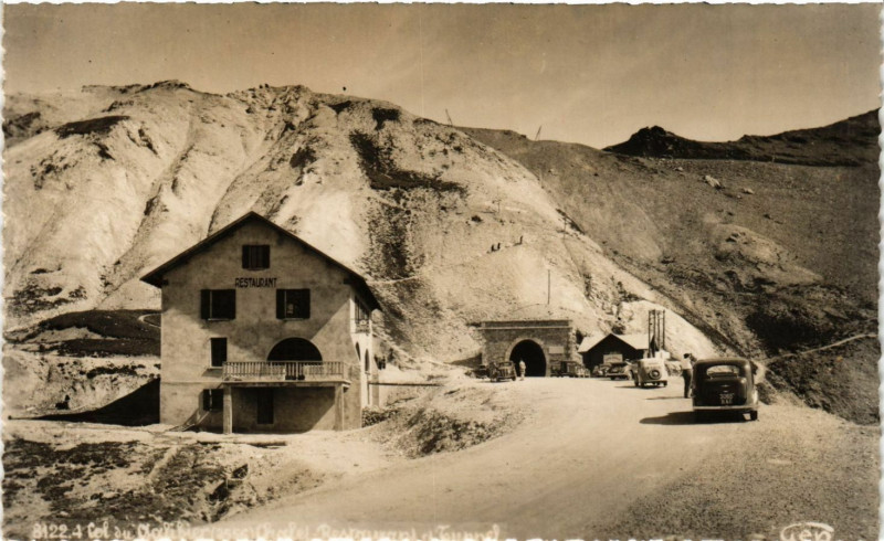 Carte postale ancienne Col de Galibier Restaurant et Tunnel