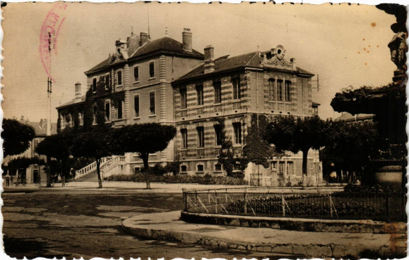 Carte postale ancienne Bourg-en-Bresse Institut Carriat à Bourg-en-Bresse