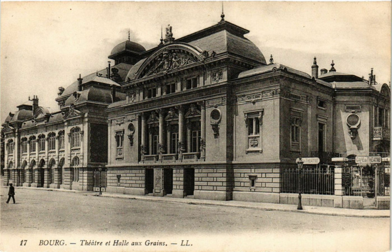 Carte postale ancienne Bourg Theatre et Halle aux Grains