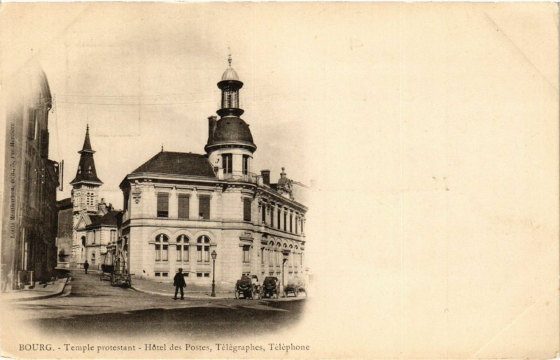 Carte postale ancienne Bourg Temple Protestant Hotel des Postes