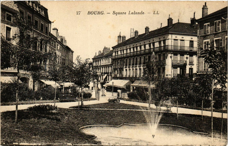 Carte postale ancienne Bourg Square Lalande