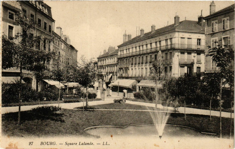 Carte postale ancienne Bourg Square Lalande