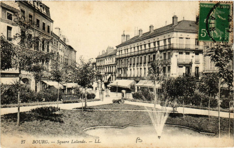 Carte postale ancienne Bourg Square Lalande