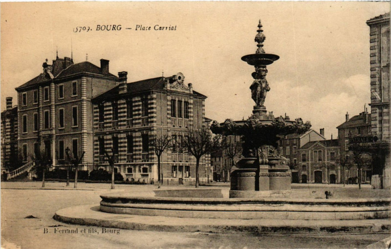 Carte postale ancienne Bourg Place Carriat