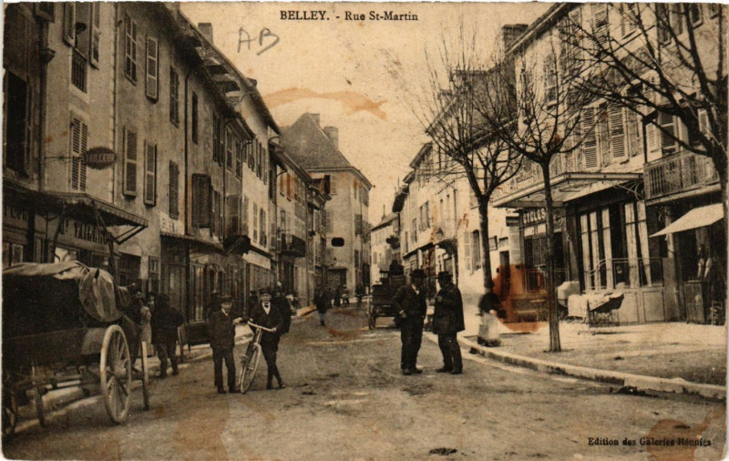 Carte postale ancienne Belley Rue Saint-Martin à Belley