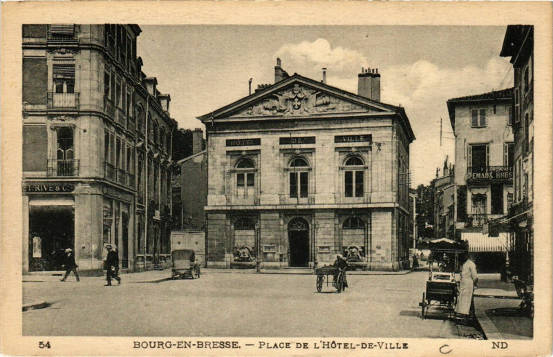 Carte postale ancienne Bourg-en-Bresse Plade de l'Hotel de Ville à Bourg-en-Bresse