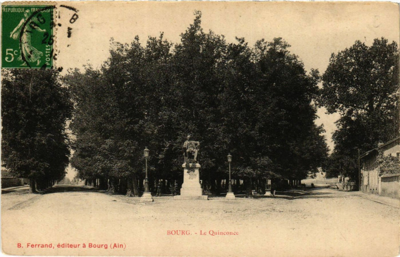 Carte postale ancienne Bourg-en-Bresse Le Quinconce à Bourg-en-Bresse