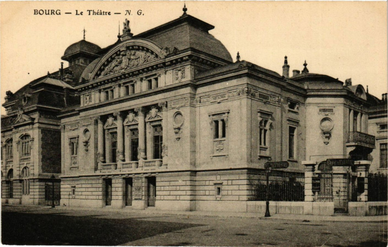 Carte postale ancienne Bourg Le Theatre