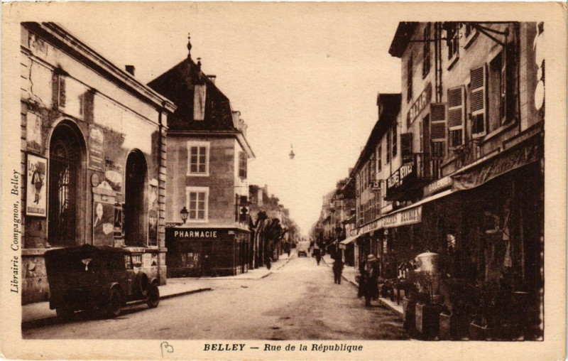 Carte postale ancienne Belley Rue de la Republique à Belley