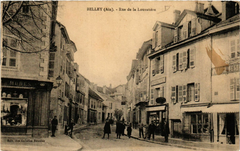 Carte postale ancienne Belley Rue de la Louvatiere à Belley