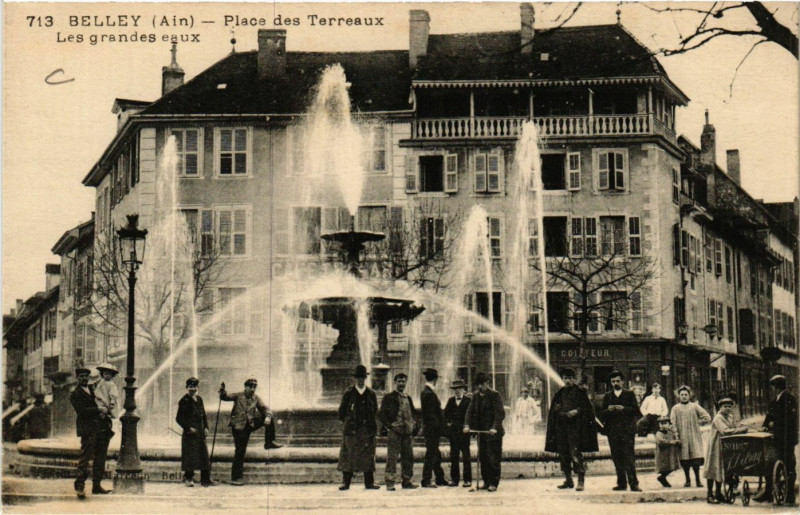 Carte postale ancienne Belley Place des Terreaux Les Grandes eaux à Belley