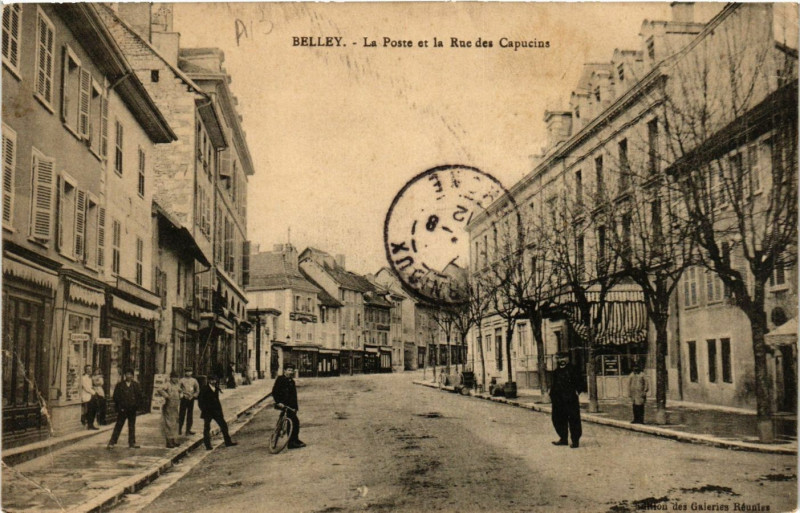 Carte postale ancienne Belley La Poste et la Rue des Capucins à Belley
