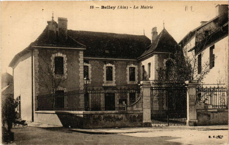 Carte postale ancienne Belley La Mairie à Belley