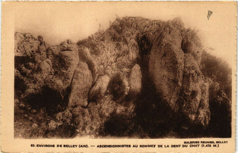 Carte postale ancienne Belley Environs Ascensionnistes Au Sommet de la Dent Du Chat à Belley