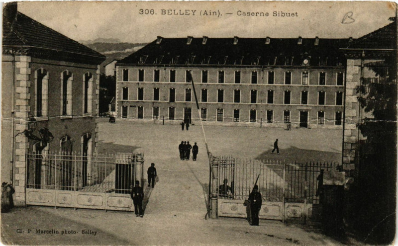 Carte postale ancienne Belley Caserne Sibuet à Belley