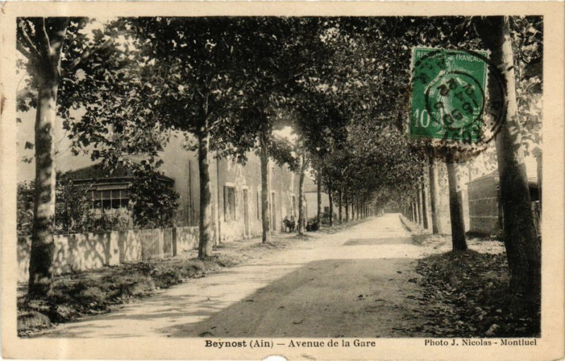 Carte postale ancienne Beynost Avenue de la Gare à Beynost