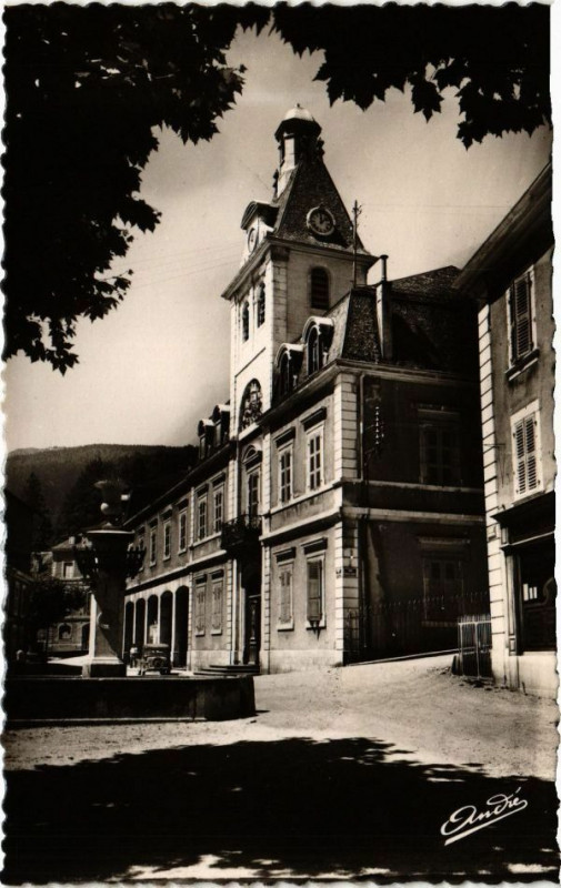 Carte postale ancienne Gex (alt. 600m ) L'Hotel de Ville à Gex