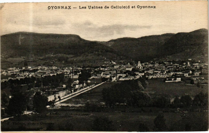 Carte postale ancienne Oyonnax Les Usines de Celluloid et Oyonnax à Oyonnax