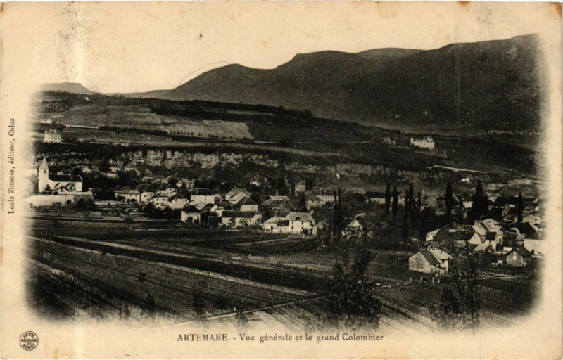 Carte postale ancienne Artemare Vue générale et le grand Colombier à Artemare