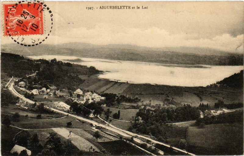 Carte postale ancienne Aiguebelette et le Lac