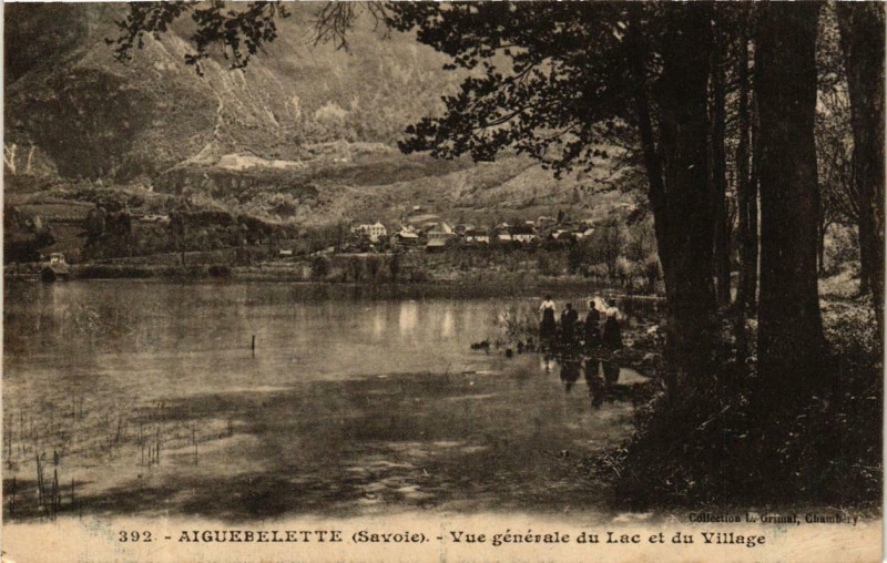 Carte postale ancienne Aiguebelette Vue générale du Lac et du Village