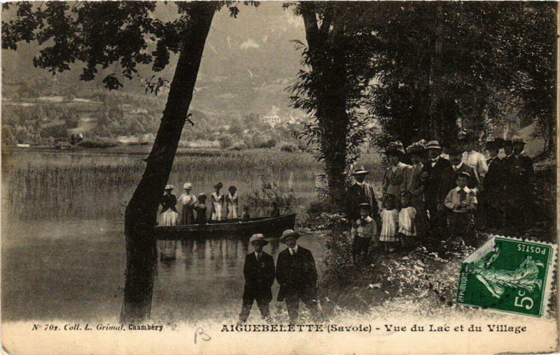 Carte postale ancienne Aiguebelette Vue du Lac et du Village
