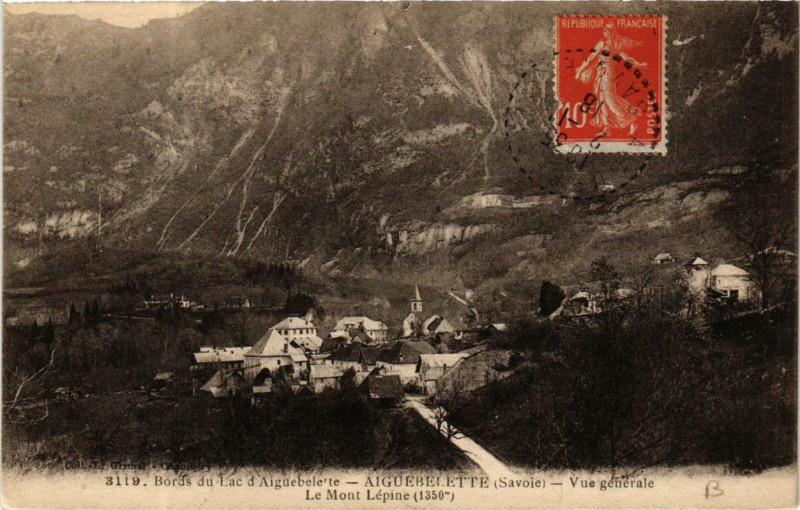 Carte postale ancienne Aiguebelette Bords du Lac d'Aiguebelette - Vue générale