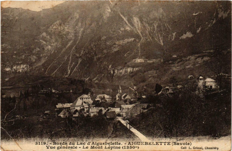 Carte postale ancienne Aiguebelette Bords du Lac d'Aiguebelette - Vue générale