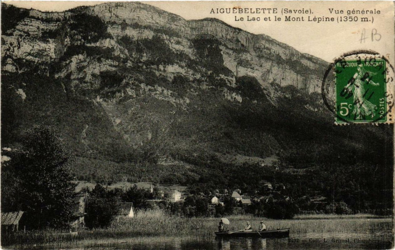 Carte postale ancienne Aiguebelette Vue générale Le Lac et le Mont Lepine