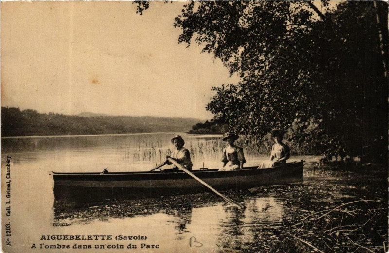 Carte postale ancienne Aiguebelette A l'ombre dans un coin du Parc
