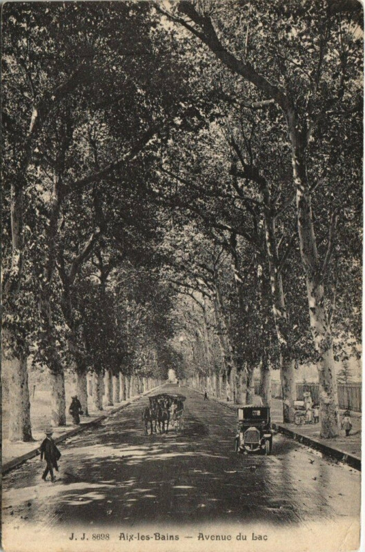 Carte postale ancienne J. J. 8698 Aix-les-Bains - Avenue du Lac à Aix-les-Bains
