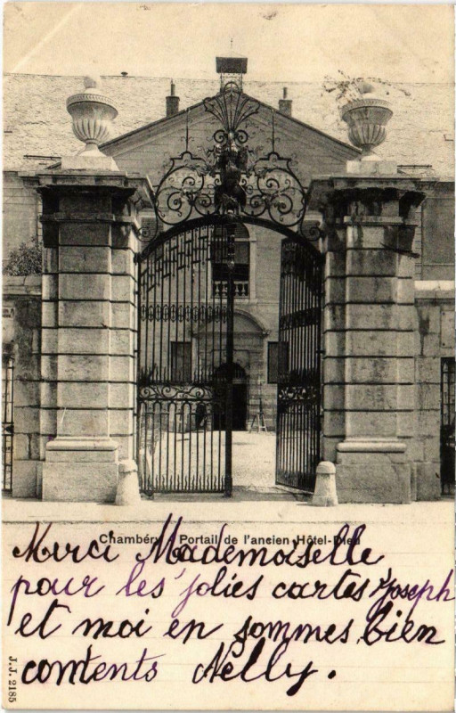 Carte postale ancienne Chambery - Portail de l'ancien Hotel-Dlen à Chambéry