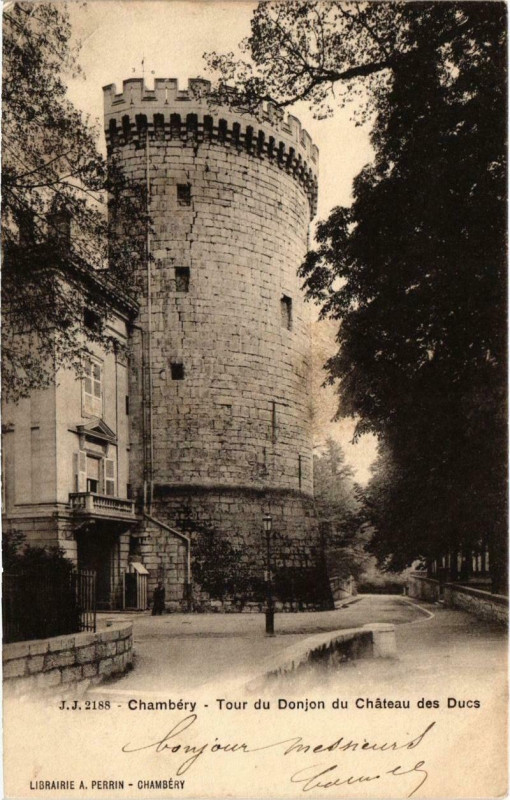 Carte postale ancienne Chambery - Tour du Donjon du Chateau des Ducs à Chambéry