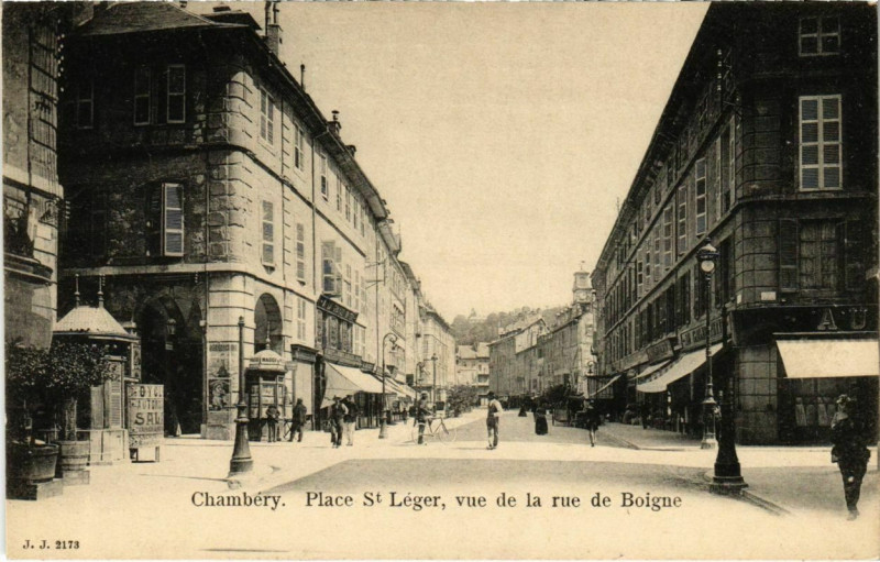 Carte postale ancienne Chambery - Place St-Leger vue de la rue de Boigne à Chambéry