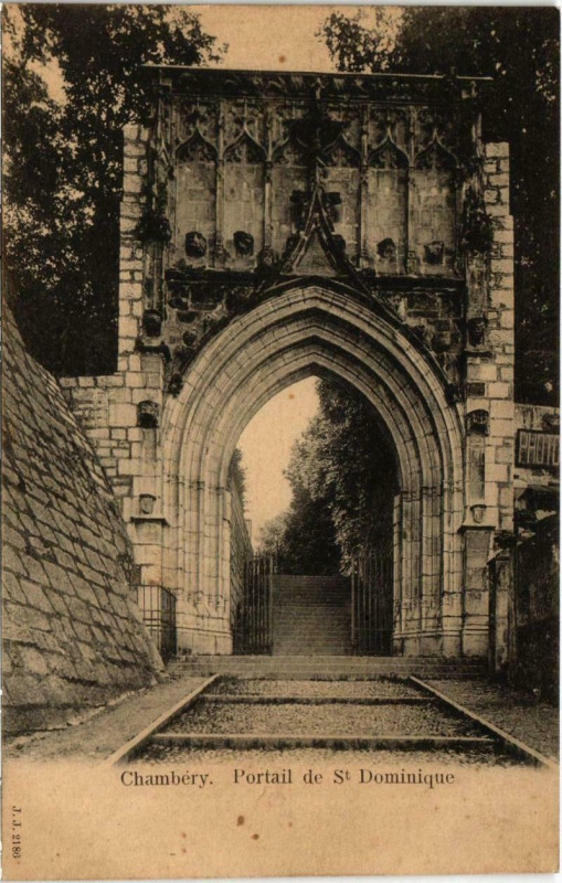 Carte postale ancienne Chambery - Portail de St-Dominique à Chambéry