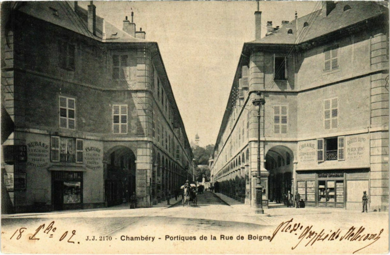 Carte postale ancienne Chambery - Portiques de la Rue de Boigne à Chambéry