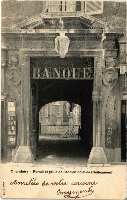 Carte postale ancienne Chambery - Portail et grille de l'ancien hotel de Chateauneuf à Chambéry